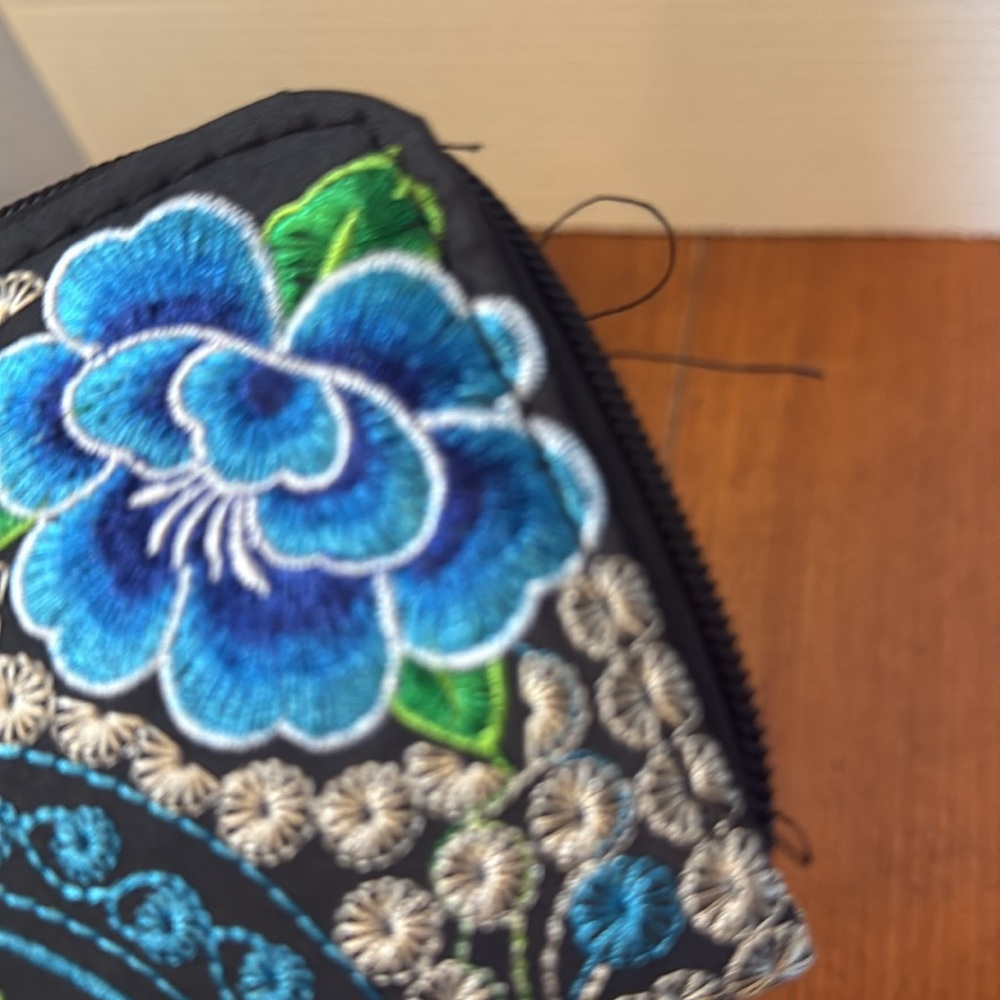 Women’s Double sided Embroidered Floral Crossbody Bag purse and Wallet Set NWOT - Picture 12 of 12